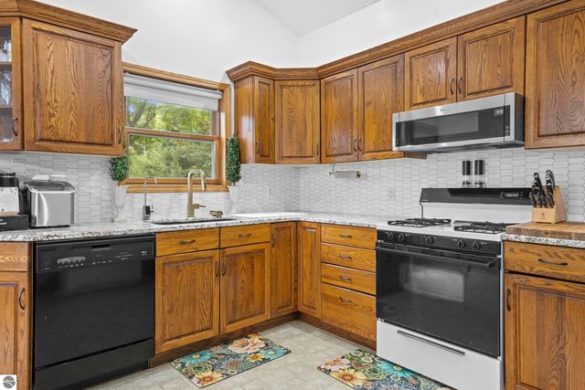 2410 E Lake Mitchell Drive, Cadillac, MI 49601