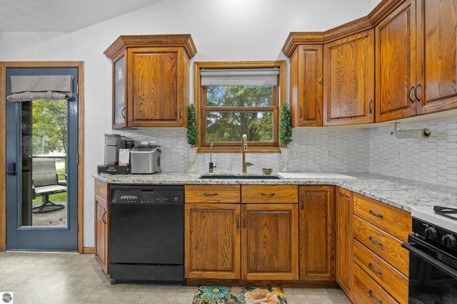 2410 E Lake Mitchell Drive, Cadillac, MI 49601