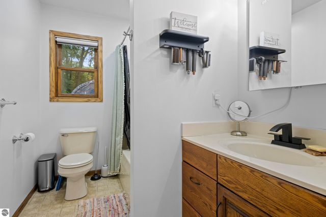 2410 E Lake Mitchell Drive, Cadillac, MI 49601