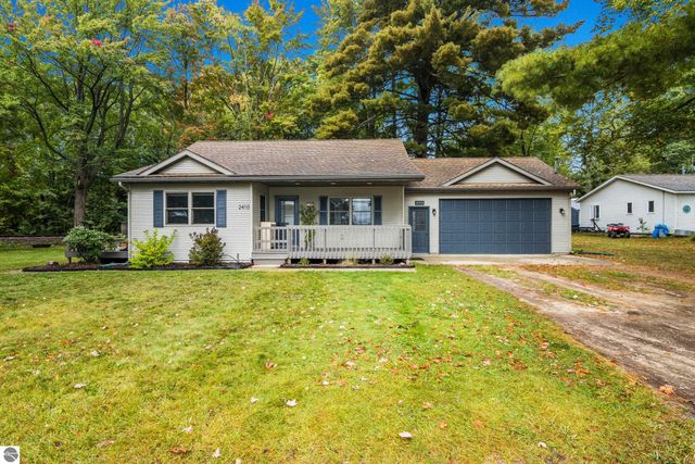 2410 E Lake Mitchell Drive, Cadillac, MI 49601