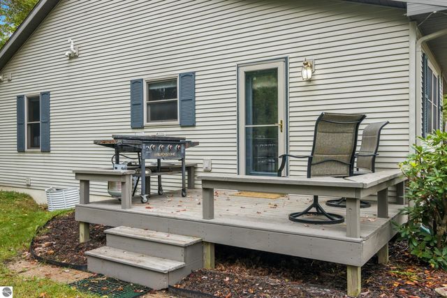 2410 E Lake Mitchell Drive, Cadillac, MI 49601