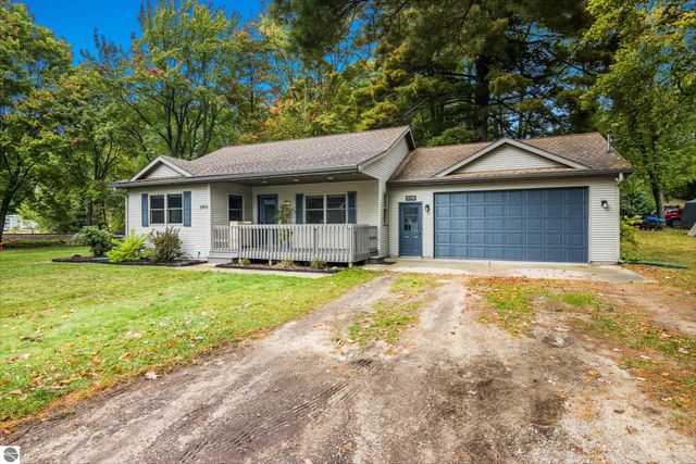 2410 E Lake Mitchell Drive, Cadillac, MI 49601