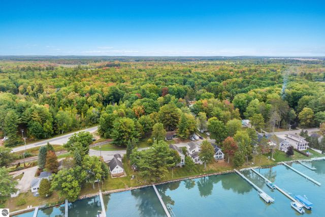 2410 E Lake Mitchell Drive, Cadillac, MI 49601