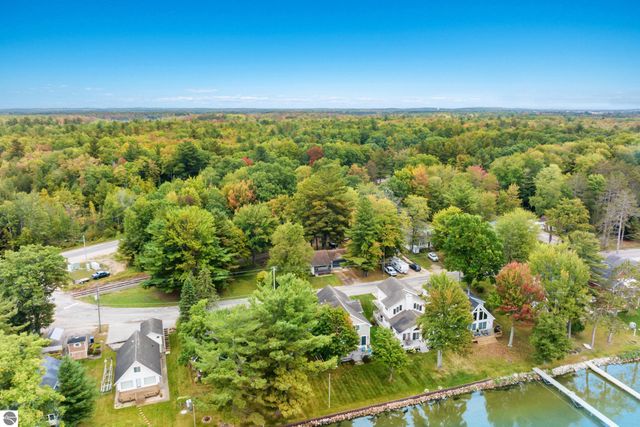 2410 E Lake Mitchell Drive, Cadillac, MI 49601