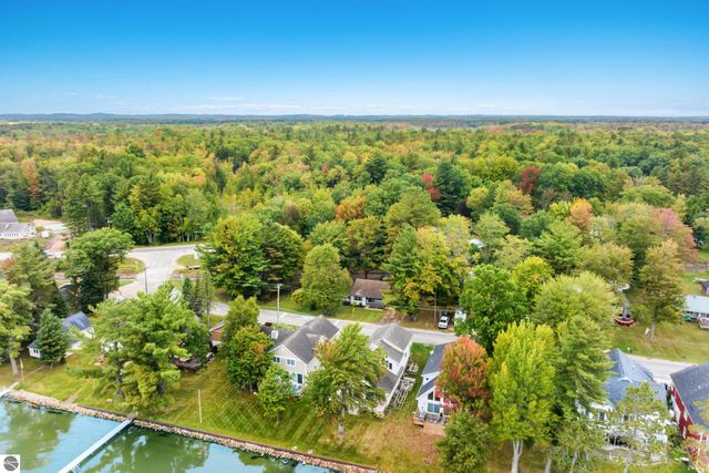 2410 E Lake Mitchell Drive, Cadillac, MI 49601