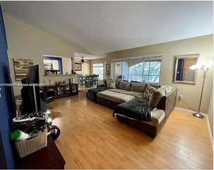 2445 NW 33rd St 1413, Oakland Park, FL 33309