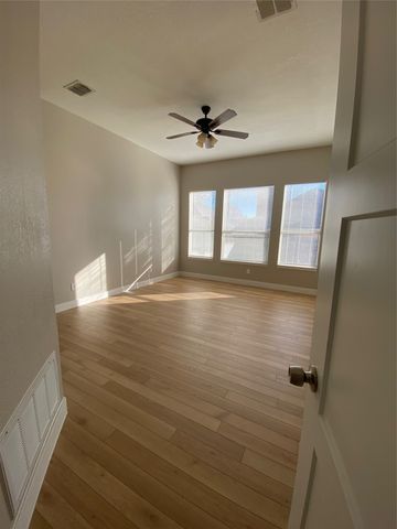 6804 Braeview Drive, Fort Worth, TX 76137