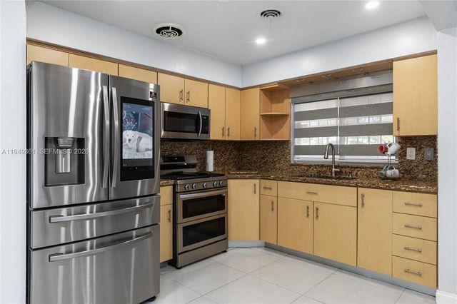 1211 NW 179th St, Miami Gardens, FL 33169