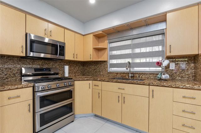 1211 NW 179th St, Miami Gardens, FL 33169