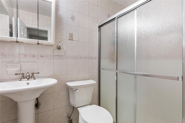 1211 NW 179th St, Miami Gardens, FL 33169