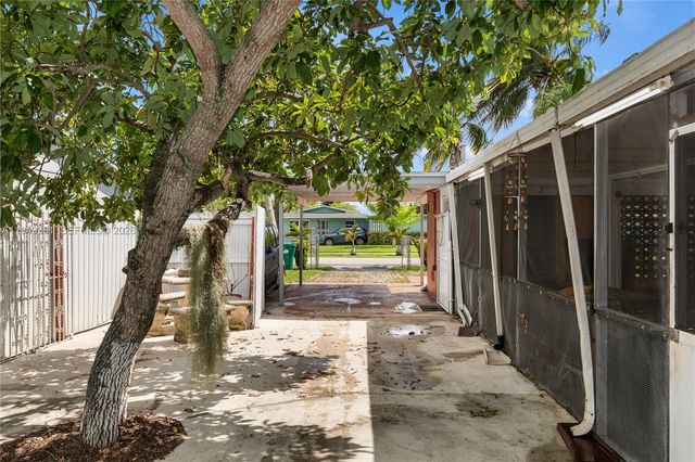 1211 NW 179th St, Miami Gardens, FL 33169