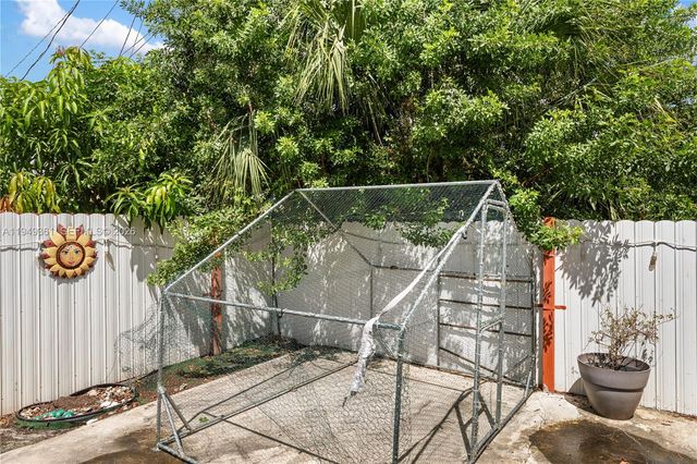 1211 NW 179th St, Miami Gardens, FL 33169