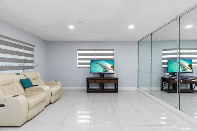 1211 NW 179th St, Miami Gardens, FL 33169