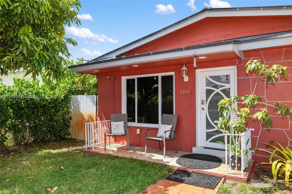 1211 NW 179th St, Miami Gardens, FL 33169