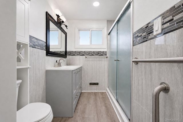 183 Broadway, Brentwood, NY 11717