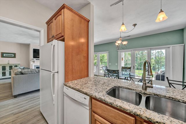 295 S Pointe Shore DR 102, Moneta, VA 24121