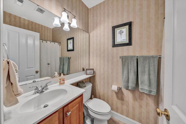 295 S Pointe Shore DR 102, Moneta, VA 24121