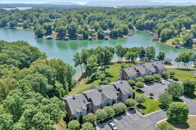 295 S Pointe Shore DR 102, Moneta, VA 24121