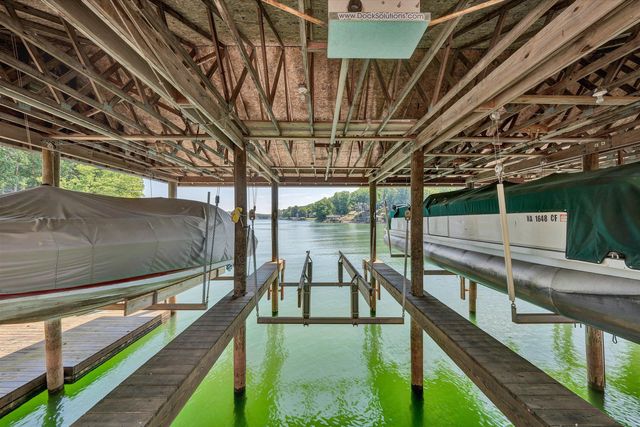 295 S Pointe Shore DR 102, Moneta, VA 24121