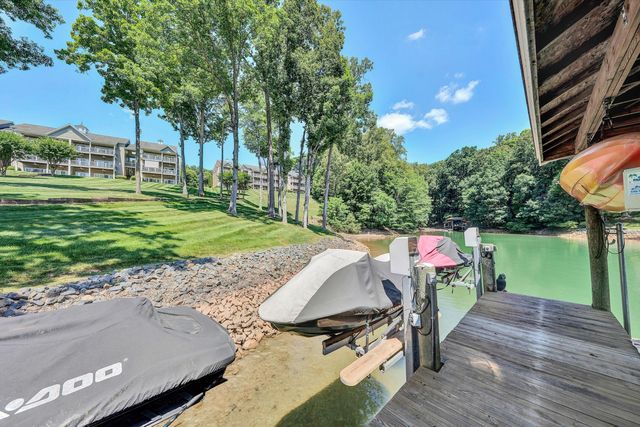 295 S Pointe Shore DR 102, Moneta, VA 24121