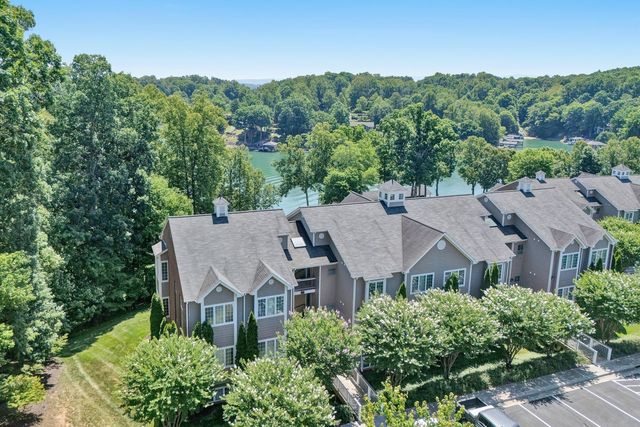295 S Pointe Shore DR 102, Moneta, VA 24121