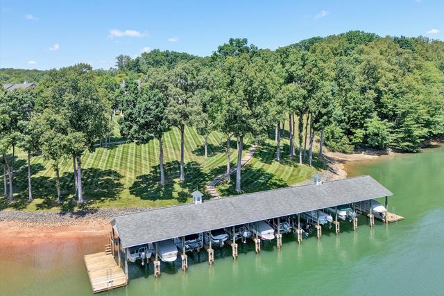 295 S Pointe Shore DR 102, Moneta, VA 24121