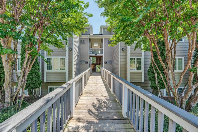 295 S Pointe Shore DR 102, Moneta, VA 24121