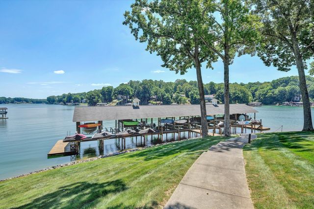 295 S Pointe Shore DR 102, Moneta, VA 24121