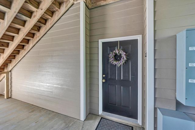 295 S Pointe Shore DR 102, Moneta, VA 24121