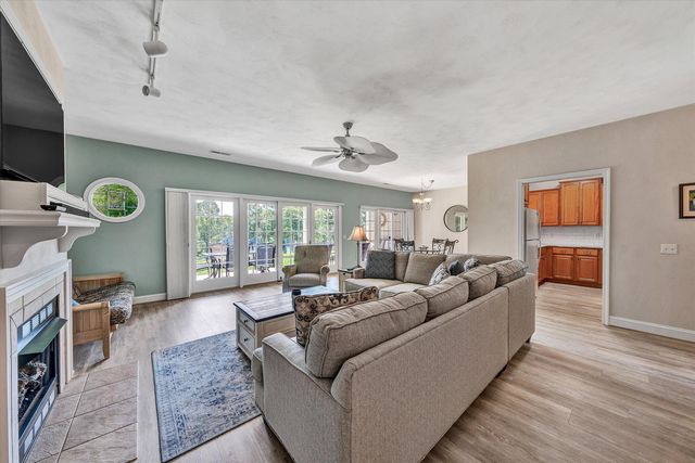 295 S Pointe Shore DR 102, Moneta, VA 24121