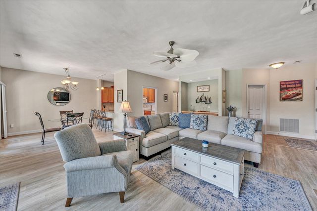 295 S Pointe Shore DR 102, Moneta, VA 24121