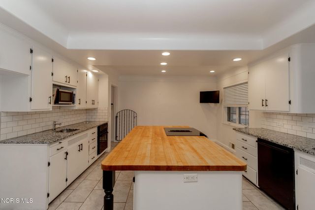 2630 Edgehill Road, Ottawa Hills, OH 43615
