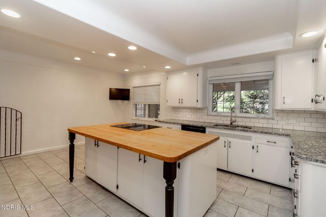2630 Edgehill Road, Ottawa Hills, OH 43615