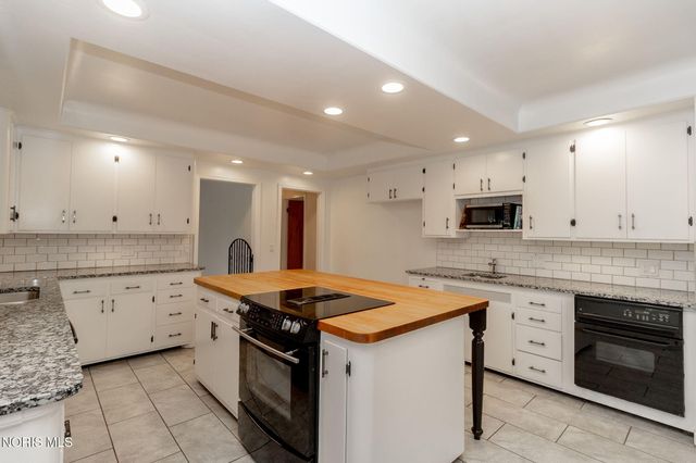 2630 Edgehill Road, Ottawa Hills, OH 43615