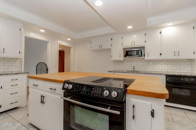 2630 Edgehill Road, Ottawa Hills, OH 43615