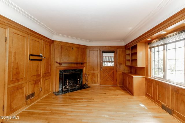 2630 Edgehill Road, Ottawa Hills, OH 43615