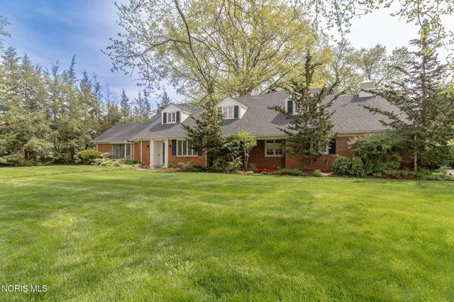 2630 Edgehill Road, Ottawa Hills, OH 43615