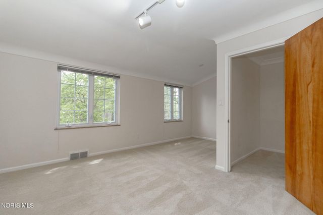 2630 Edgehill Road, Ottawa Hills, OH 43615