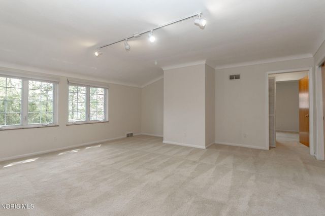 2630 Edgehill Road, Ottawa Hills, OH 43615