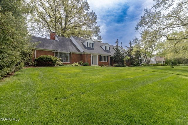 2630 Edgehill Road, Ottawa Hills, OH 43615