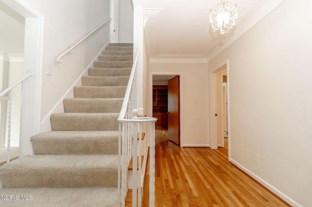 2630 Edgehill Road, Ottawa Hills, OH 43615