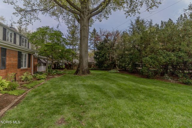 2630 Edgehill Road, Ottawa Hills, OH 43615