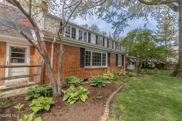 2630 Edgehill Road, Ottawa Hills, OH 43615