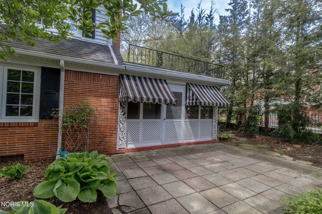 2630 Edgehill Road, Ottawa Hills, OH 43615