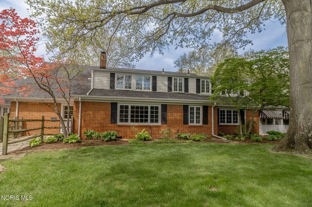2630 Edgehill Road, Ottawa Hills, OH 43615