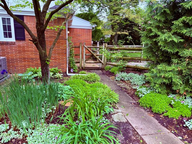 2630 Edgehill Road, Ottawa Hills, OH 43615