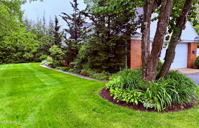 2630 Edgehill Road, Ottawa Hills, OH 43615
