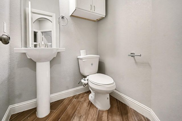 2523 Turberry Drive, West Columbia, TX 77486