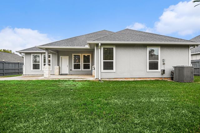 2523 Turberry Drive, West Columbia, TX 77486