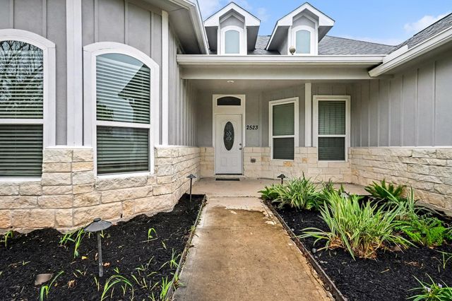 2523 Turberry Drive, West Columbia, TX 77486